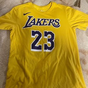 The Nike Tee - Nike Lebron James #23 Los Angeles Lakers T-Shirt - Medium